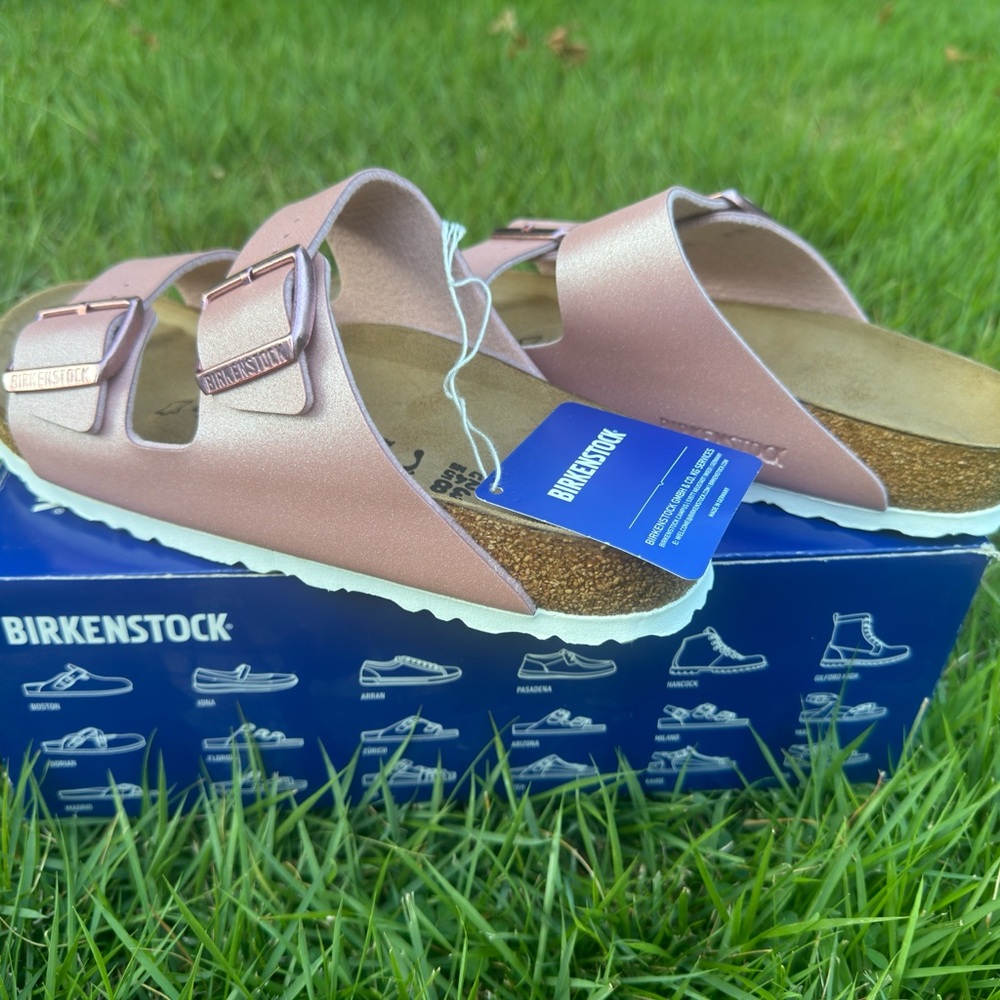 Birkenstock Women's Arizona Double Buckle Sandals Rose Metallic Size: 8 💕
